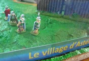 Village Astérix miniature 282 pose des 4 romains.jpg