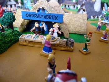 Village Astérix miniature 471 Le village fini chez le poissonnier sans flash.jpg