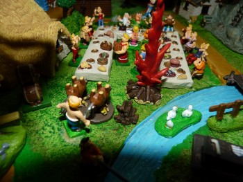 Village Astérix miniature 472 Le village fini le banquet avec flash.jpg