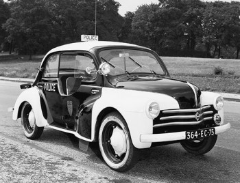 Renault-4CV-Police-pie-2.jpg