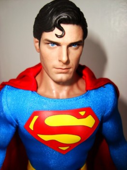 superman-christopher-reeve-hot-toys017-756292.jpg